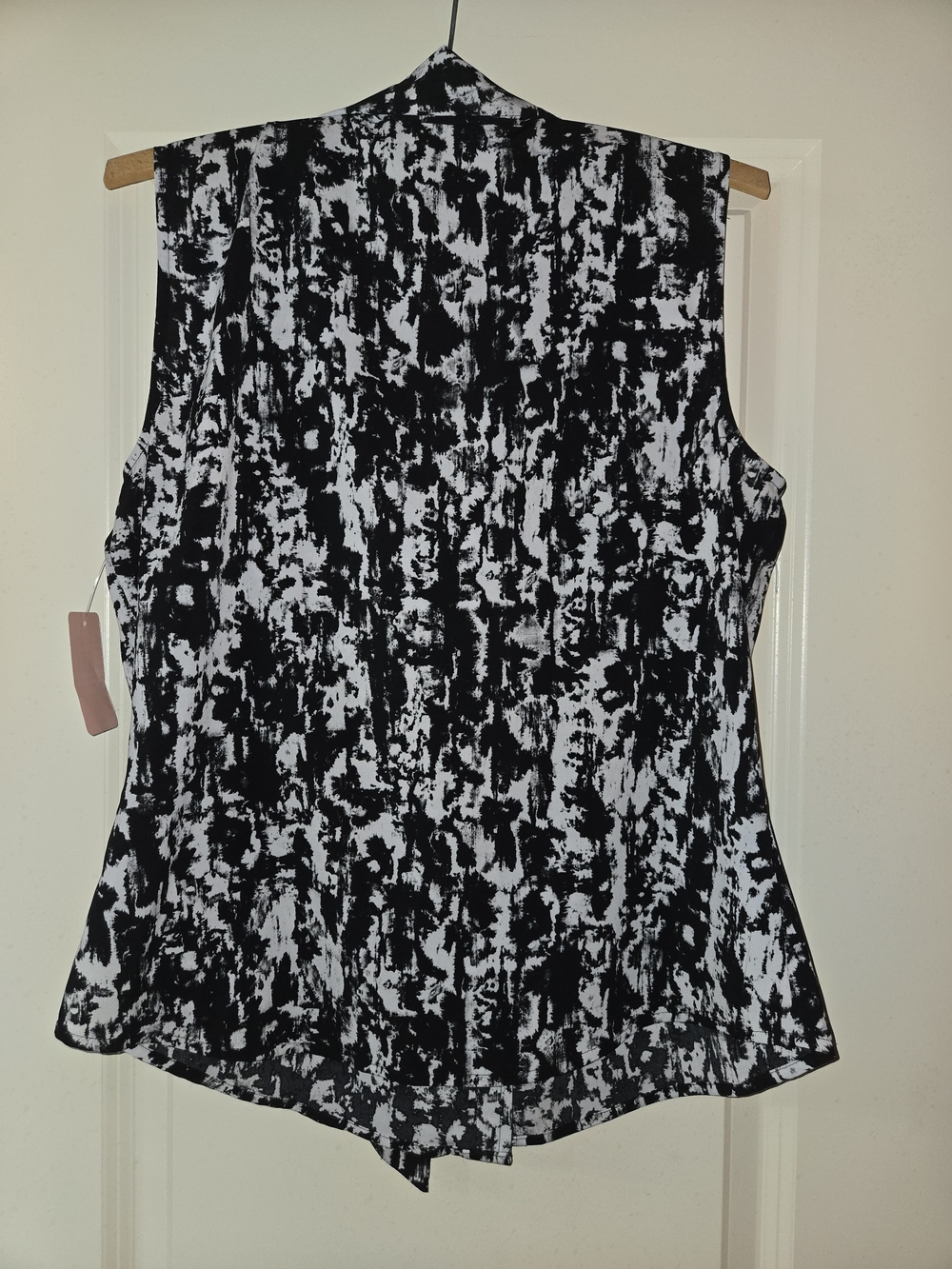 Calvin Klein Black & White Sleeveless V-Neck Camisole - Picture 2 of 3
